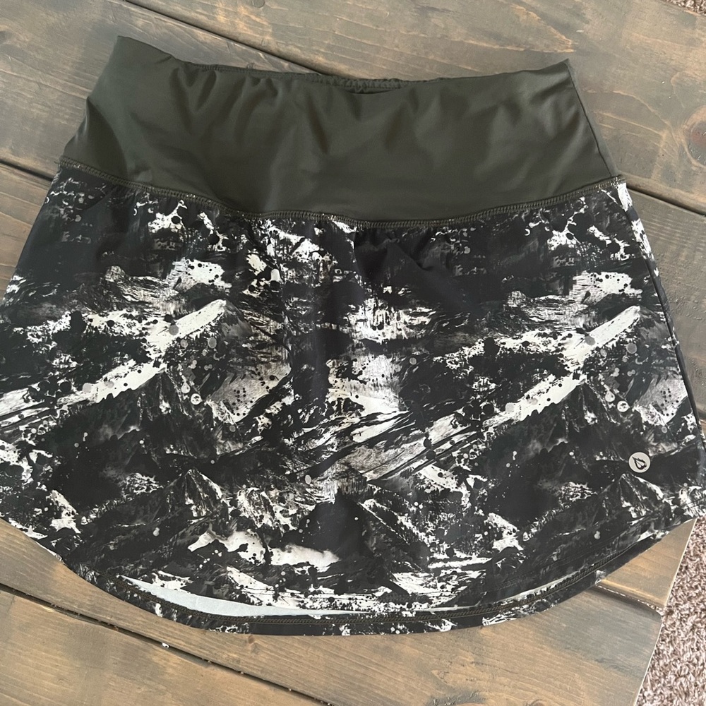 Baleaf Women’s Athletic Skort NWT size Medium